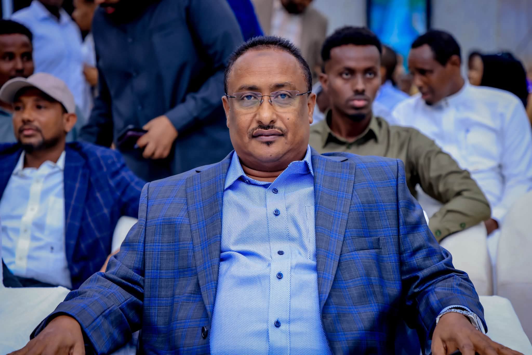 Duqa Muqdisho oo ka qeyb galay munaasabad lagu dhiirrigelinayay doorka dhallinyarada ee ilaalinta nadaafadda xeebaha