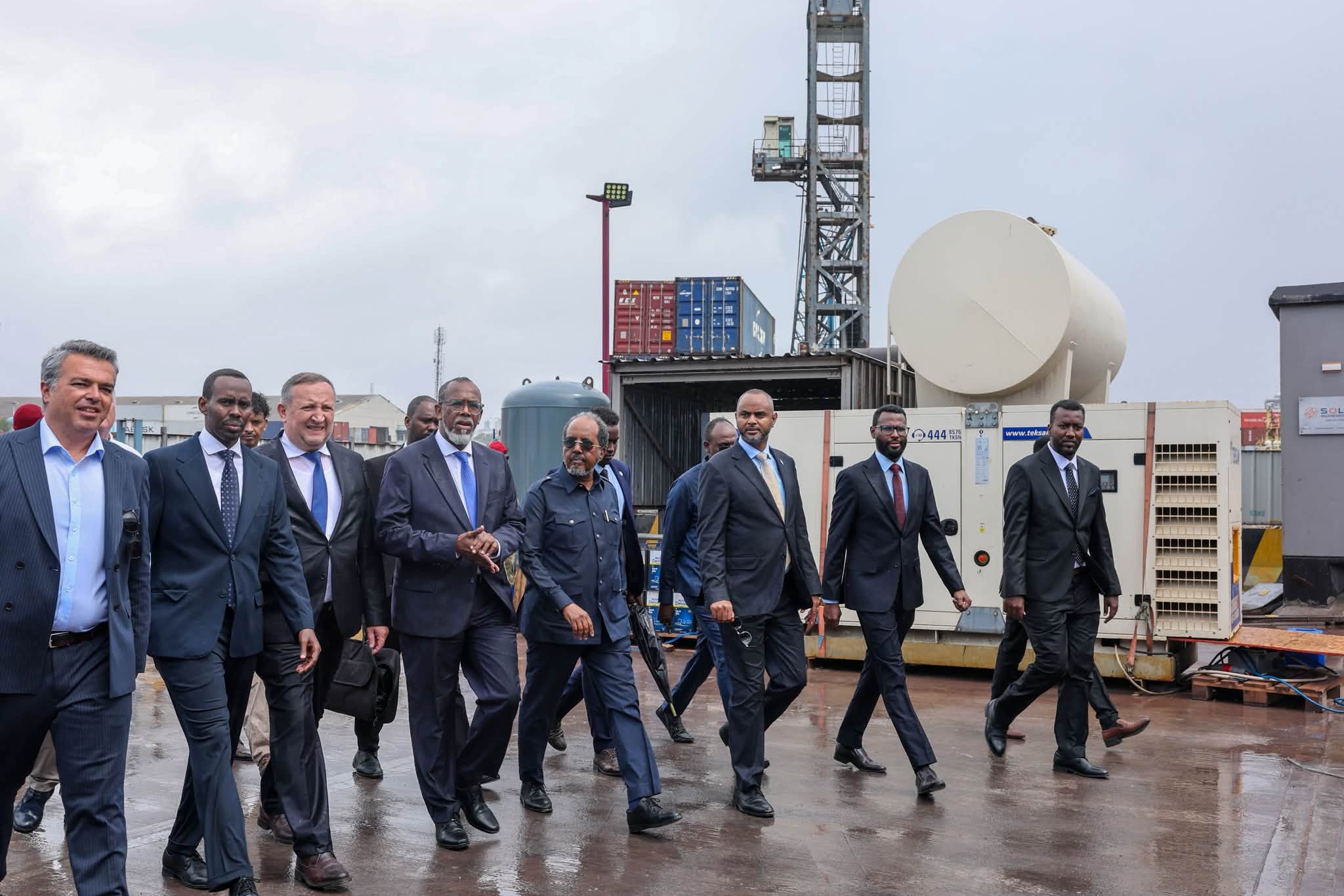 Madaxweyne Xasan Sh. oo kormeer shaqo ku tegay Dekedda Muqdisho